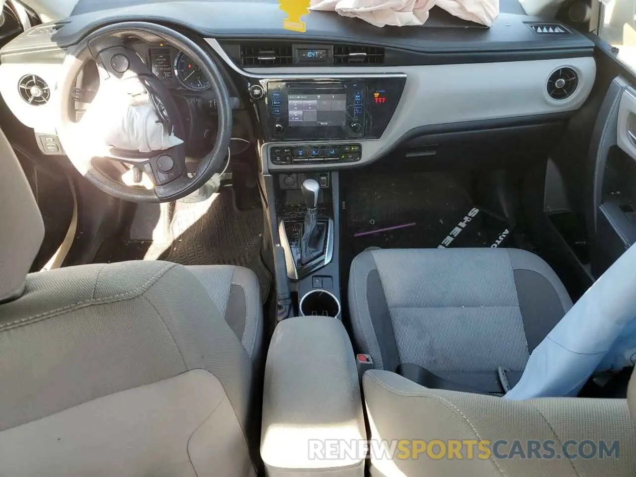 8 Photograph of a damaged car 2T1BURHE5KC192252 TOYOTA COROLLA 2019