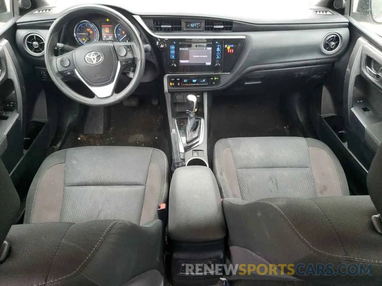 8 Photograph of a damaged car 2T1BURHE5KC192820 TOYOTA COROLLA 2019