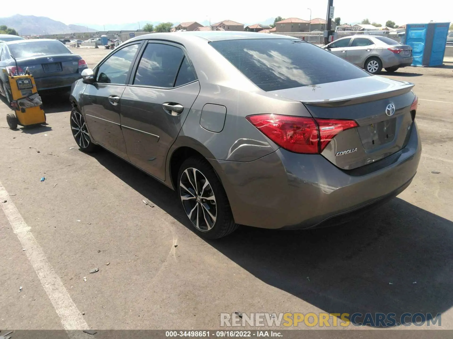 3 Photograph of a damaged car 2T1BURHE5KC195328 TOYOTA COROLLA 2019