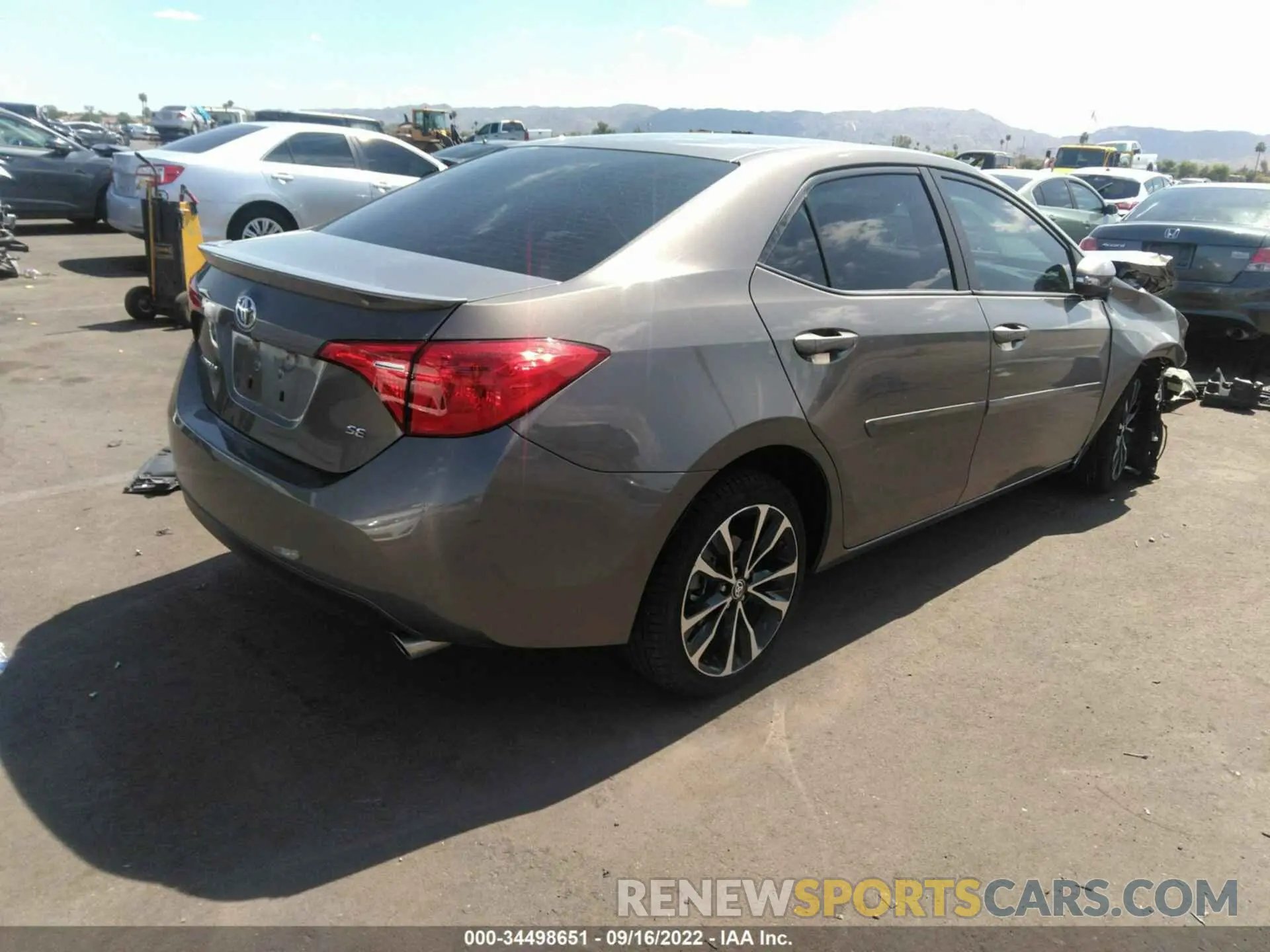 4 Photograph of a damaged car 2T1BURHE5KC195328 TOYOTA COROLLA 2019
