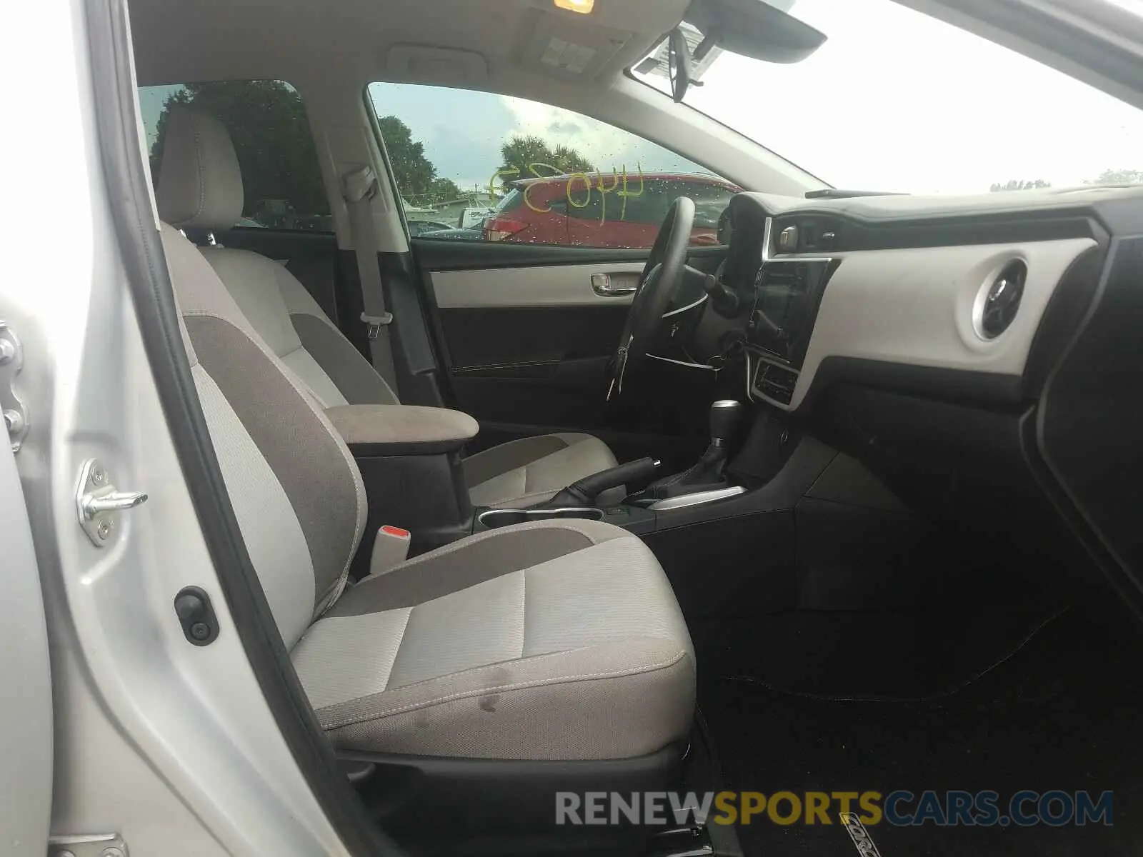5 Photograph of a damaged car 2T1BURHE5KC196009 TOYOTA COROLLA 2019