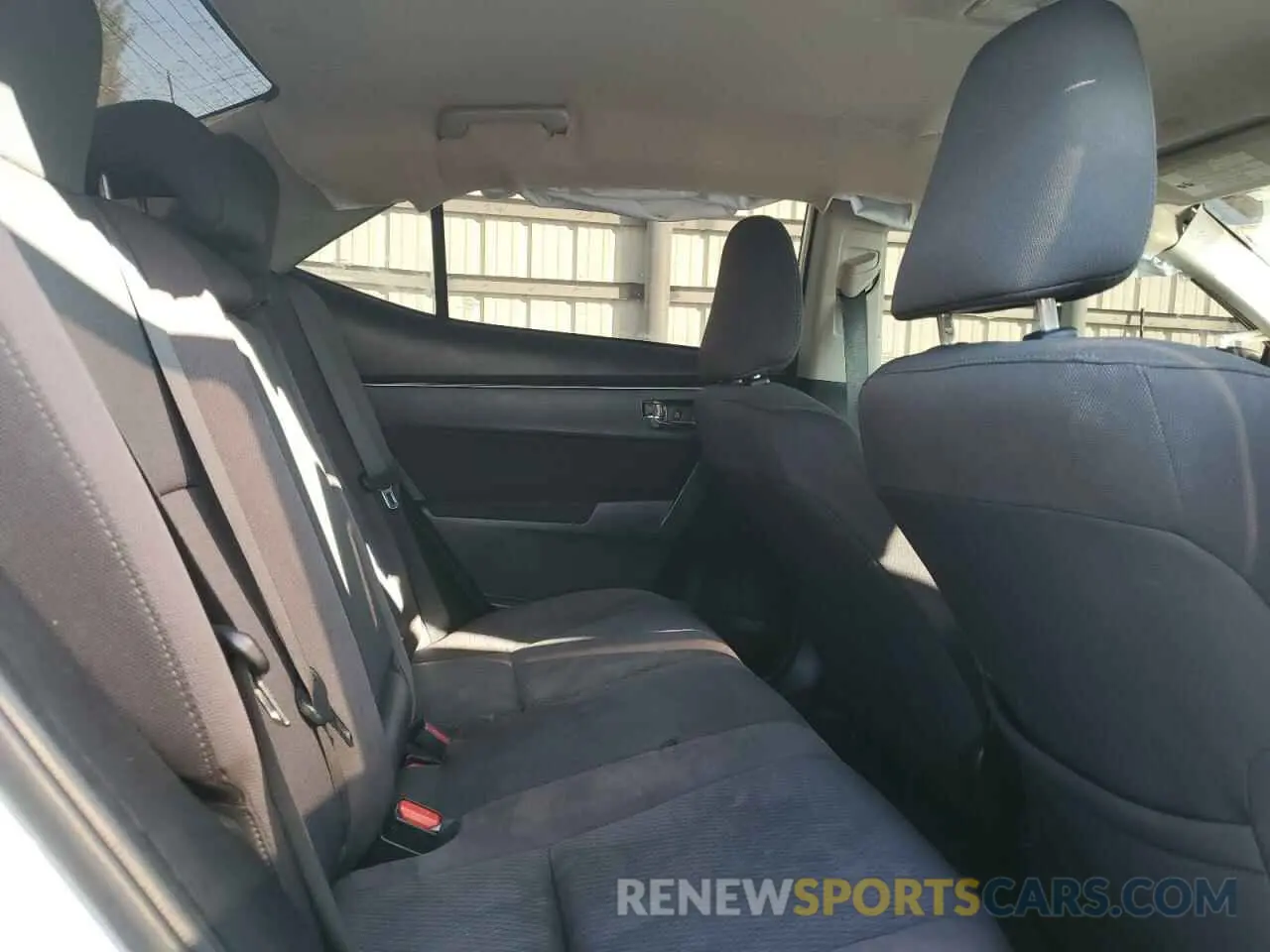 10 Photograph of a damaged car 2T1BURHE5KC199668 TOYOTA COROLLA 2019