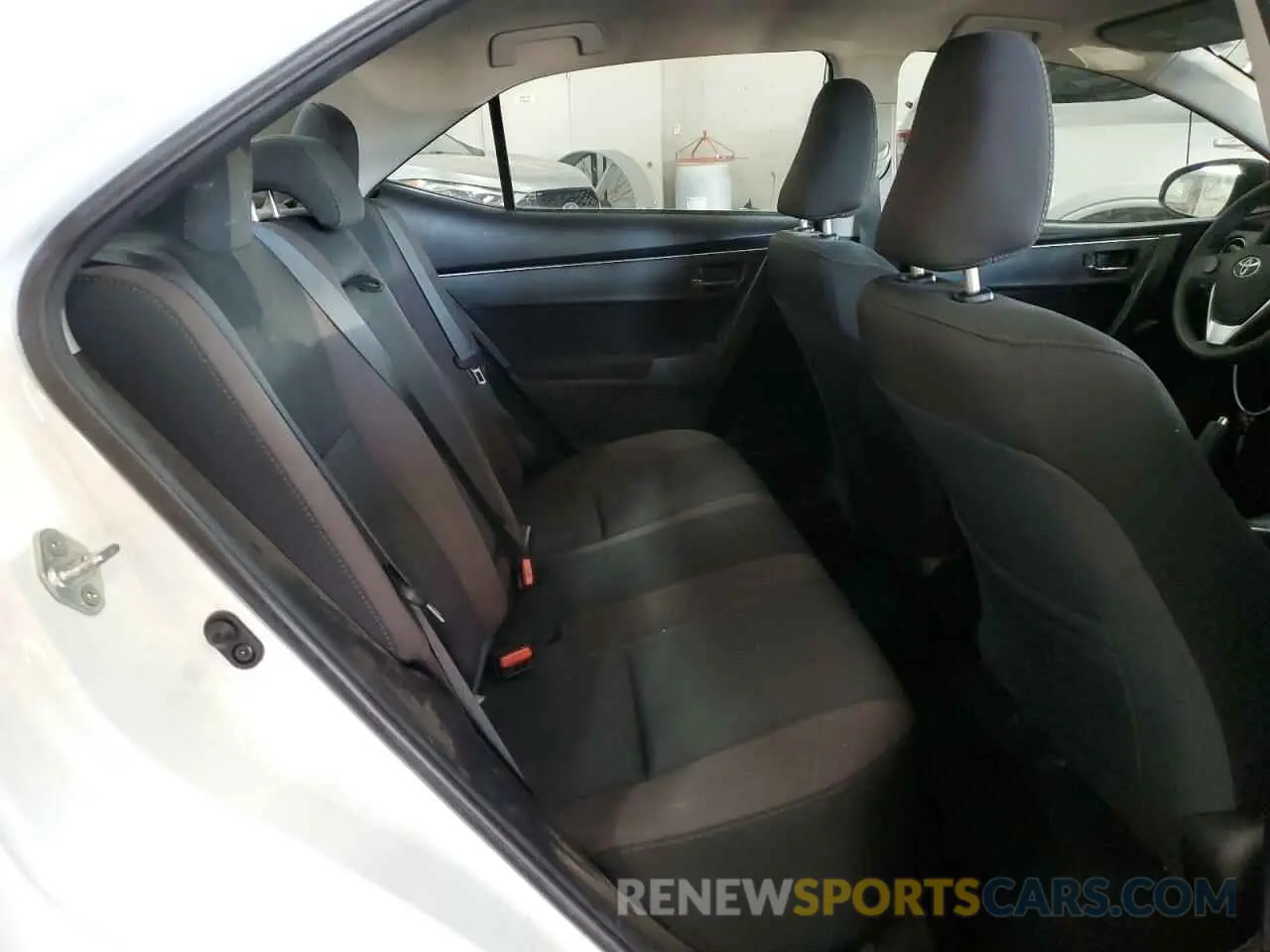 10 Photograph of a damaged car 2T1BURHE5KC212631 TOYOTA COROLLA 2019