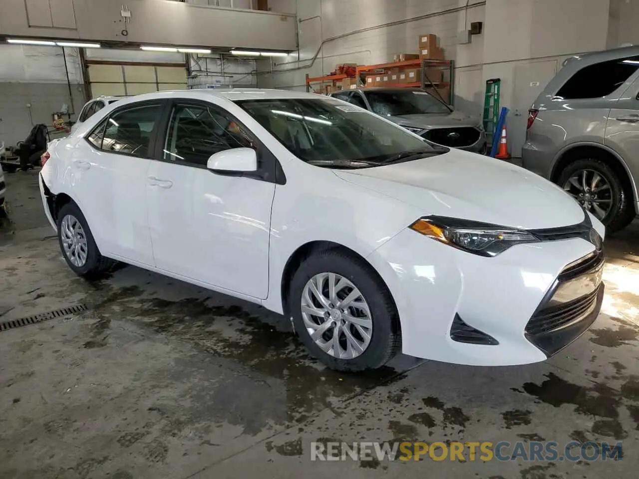 4 Photograph of a damaged car 2T1BURHE5KC212631 TOYOTA COROLLA 2019