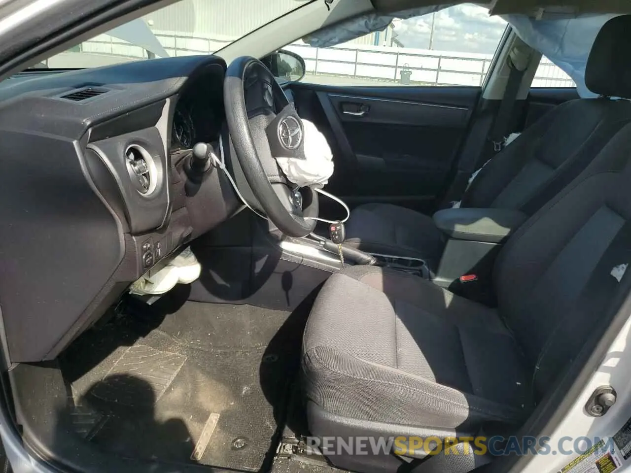 7 Photograph of a damaged car 2T1BURHE5KC219319 TOYOTA COROLLA 2019