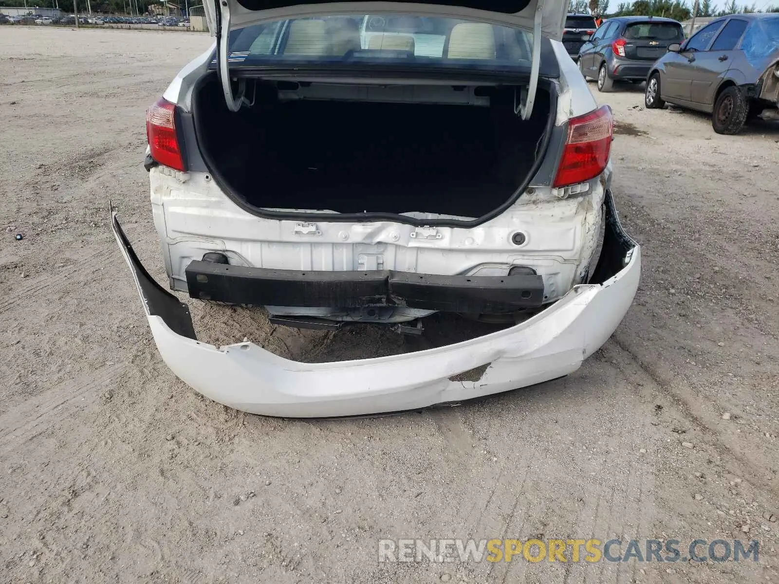 9 Photograph of a damaged car 2T1BURHE5KC222625 TOYOTA COROLLA 2019