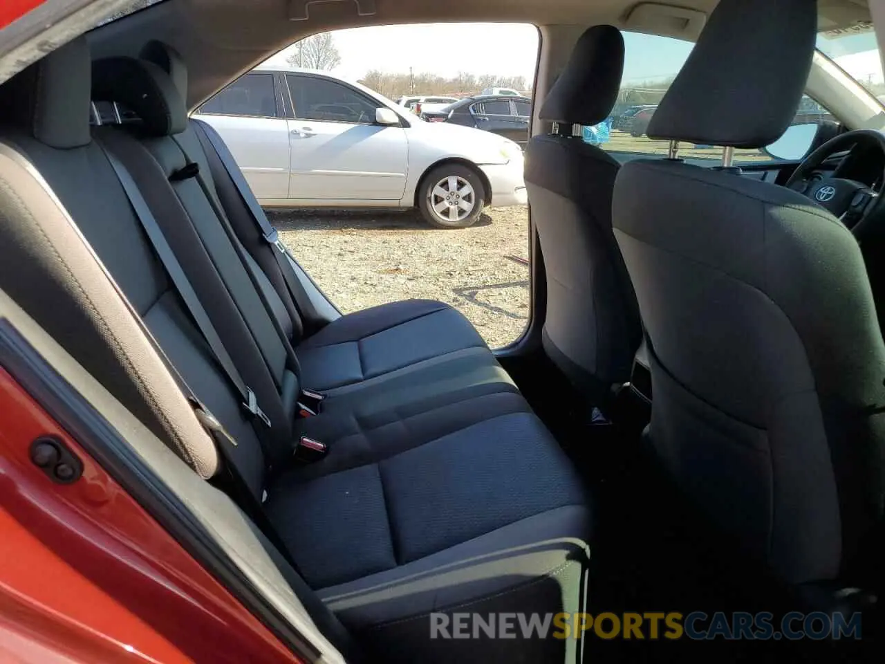 10 Photograph of a damaged car 2T1BURHE5KC224357 TOYOTA COROLLA 2019