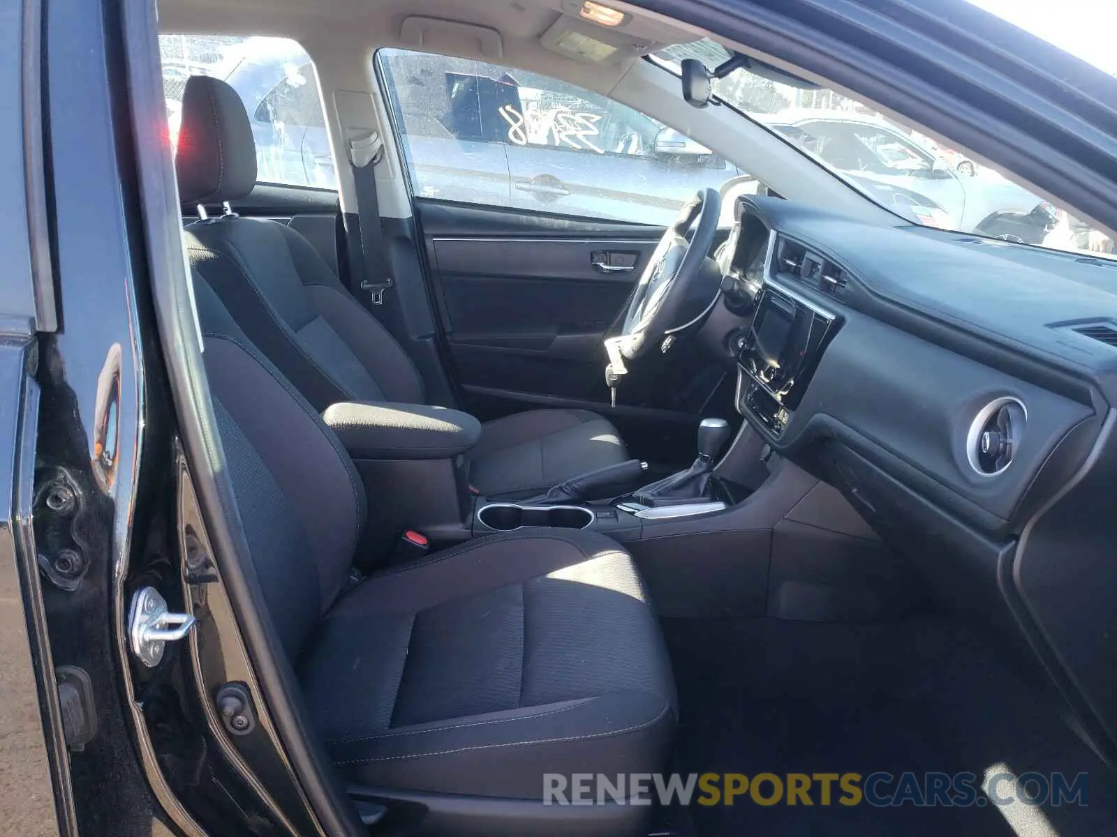 5 Photograph of a damaged car 2T1BURHE5KC224424 TOYOTA COROLLA 2019
