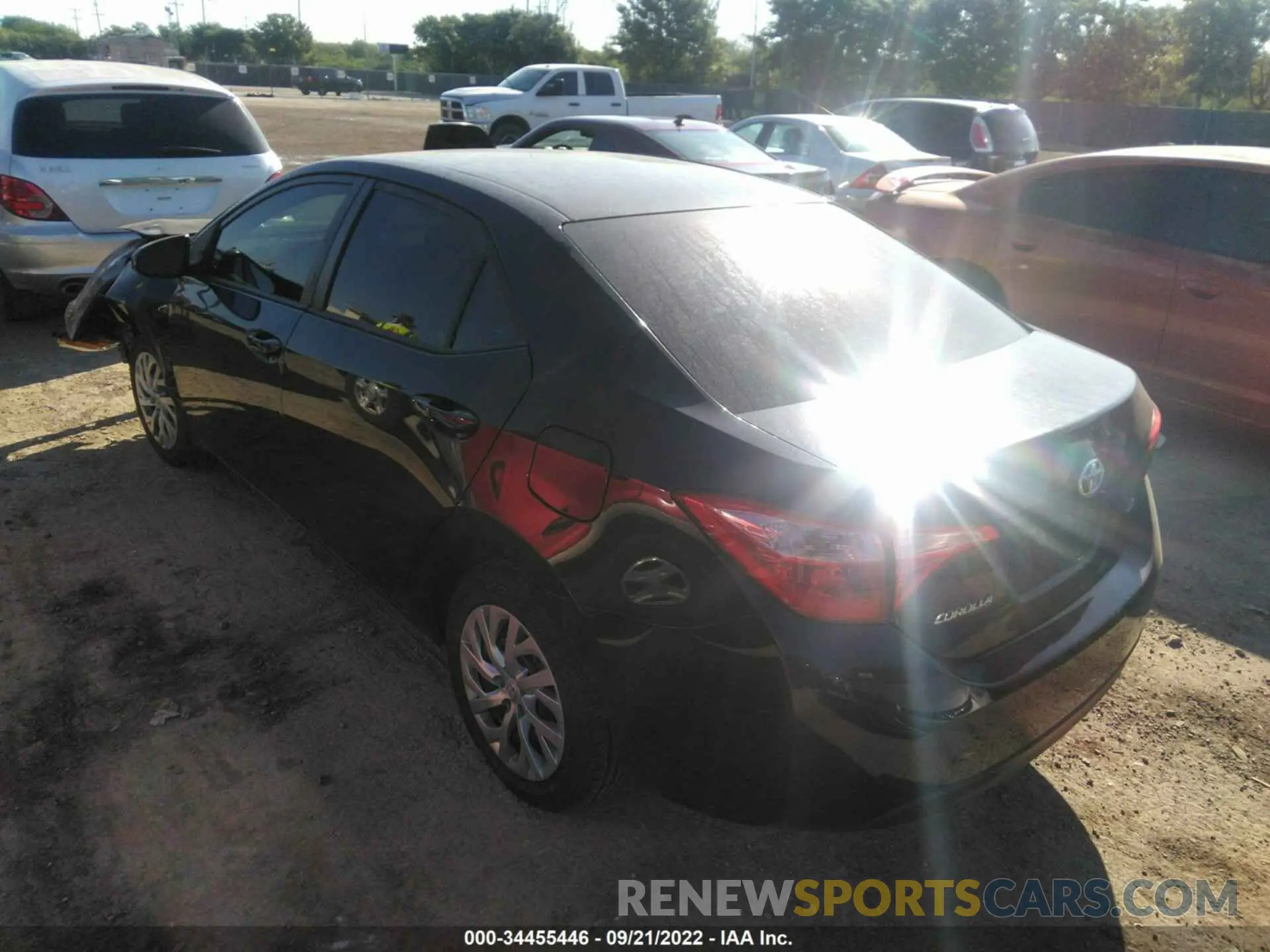 3 Photograph of a damaged car 2T1BURHE5KC238713 TOYOTA COROLLA 2019