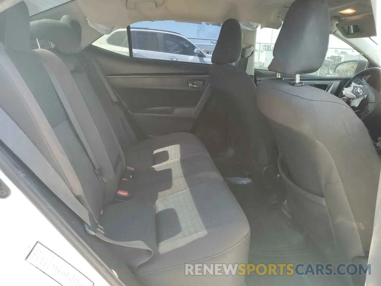 10 Photograph of a damaged car 2T1BURHE5KC242096 TOYOTA COROLLA 2019