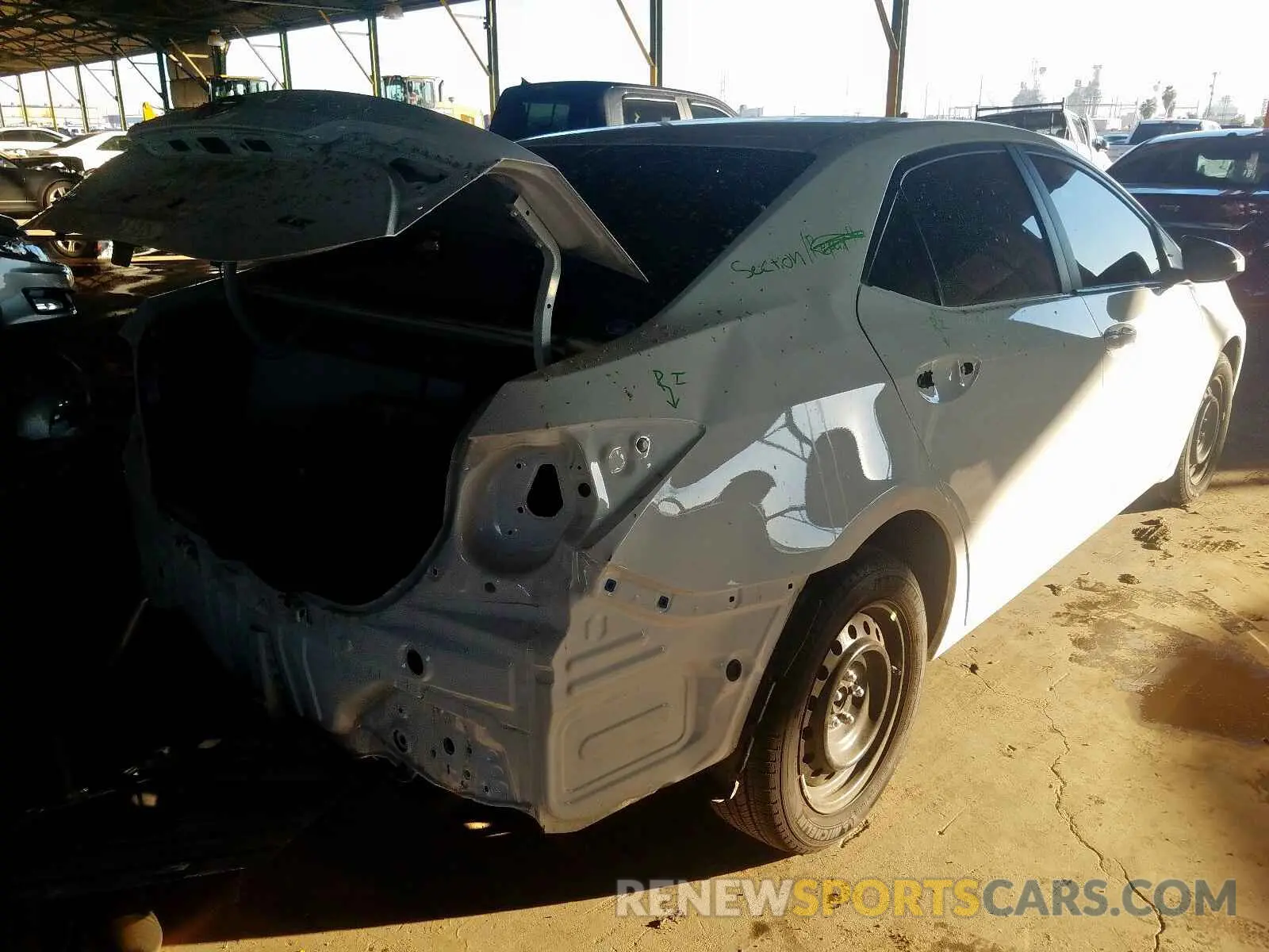 4 Photograph of a damaged car 2T1BURHE5KC245029 TOYOTA COROLLA 2019