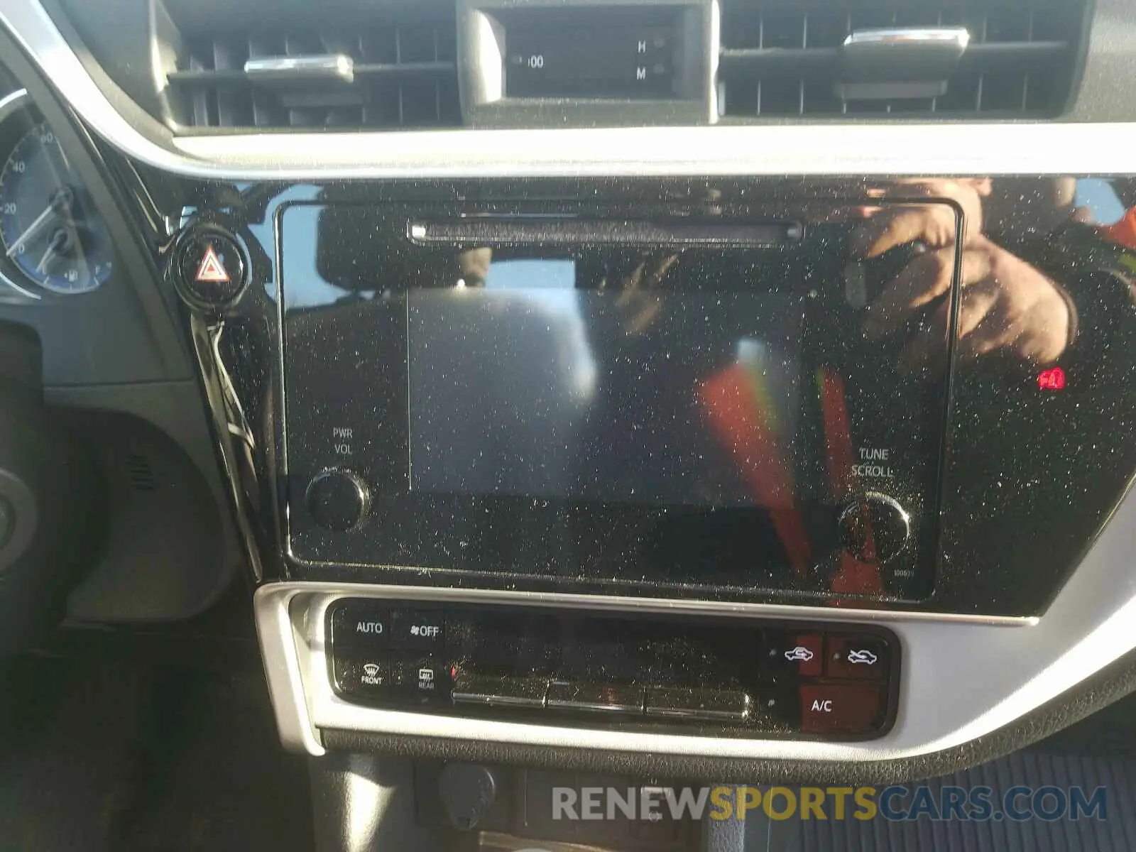 9 Photograph of a damaged car 2T1BURHE6KC136773 TOYOTA COROLLA 2019