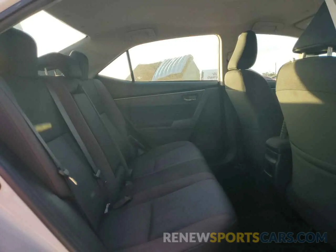 10 Photograph of a damaged car 2T1BURHE6KC173404 TOYOTA COROLLA 2019