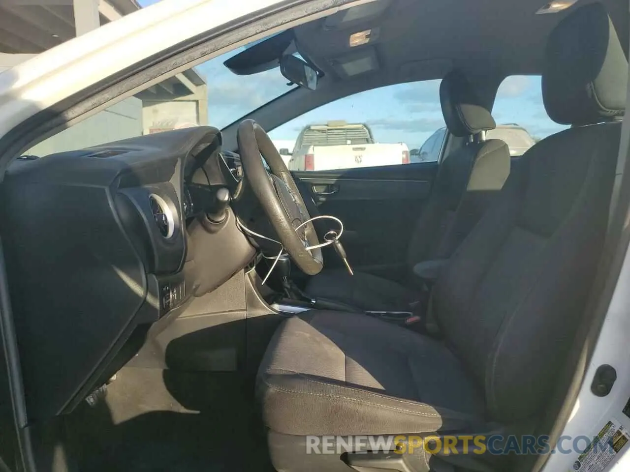 7 Photograph of a damaged car 2T1BURHE6KC173404 TOYOTA COROLLA 2019