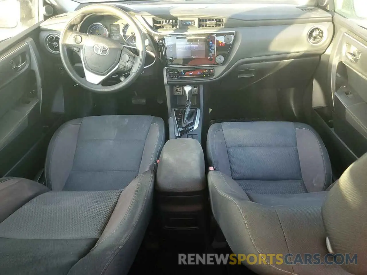 8 Photograph of a damaged car 2T1BURHE6KC173404 TOYOTA COROLLA 2019