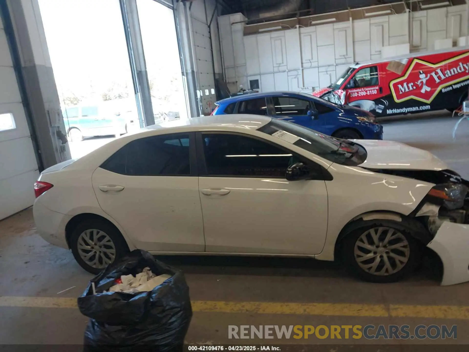 13 Photograph of a damaged car 2T1BURHE6KC177081 TOYOTA COROLLA 2019