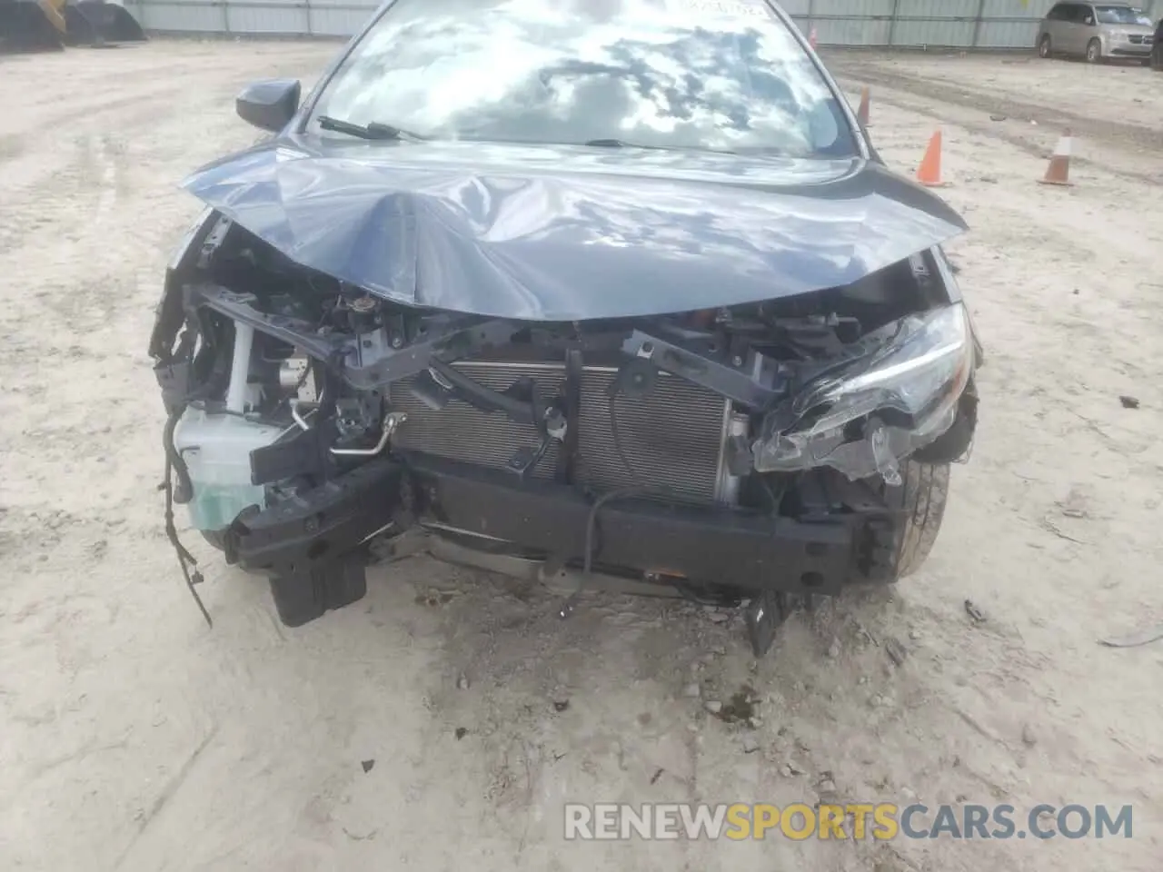 9 Photograph of a damaged car 2T1BURHE6KC195015 TOYOTA COROLLA 2019