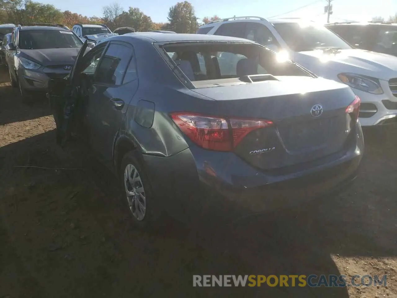 3 Photograph of a damaged car 2T1BURHE6KC202612 TOYOTA COROLLA 2019