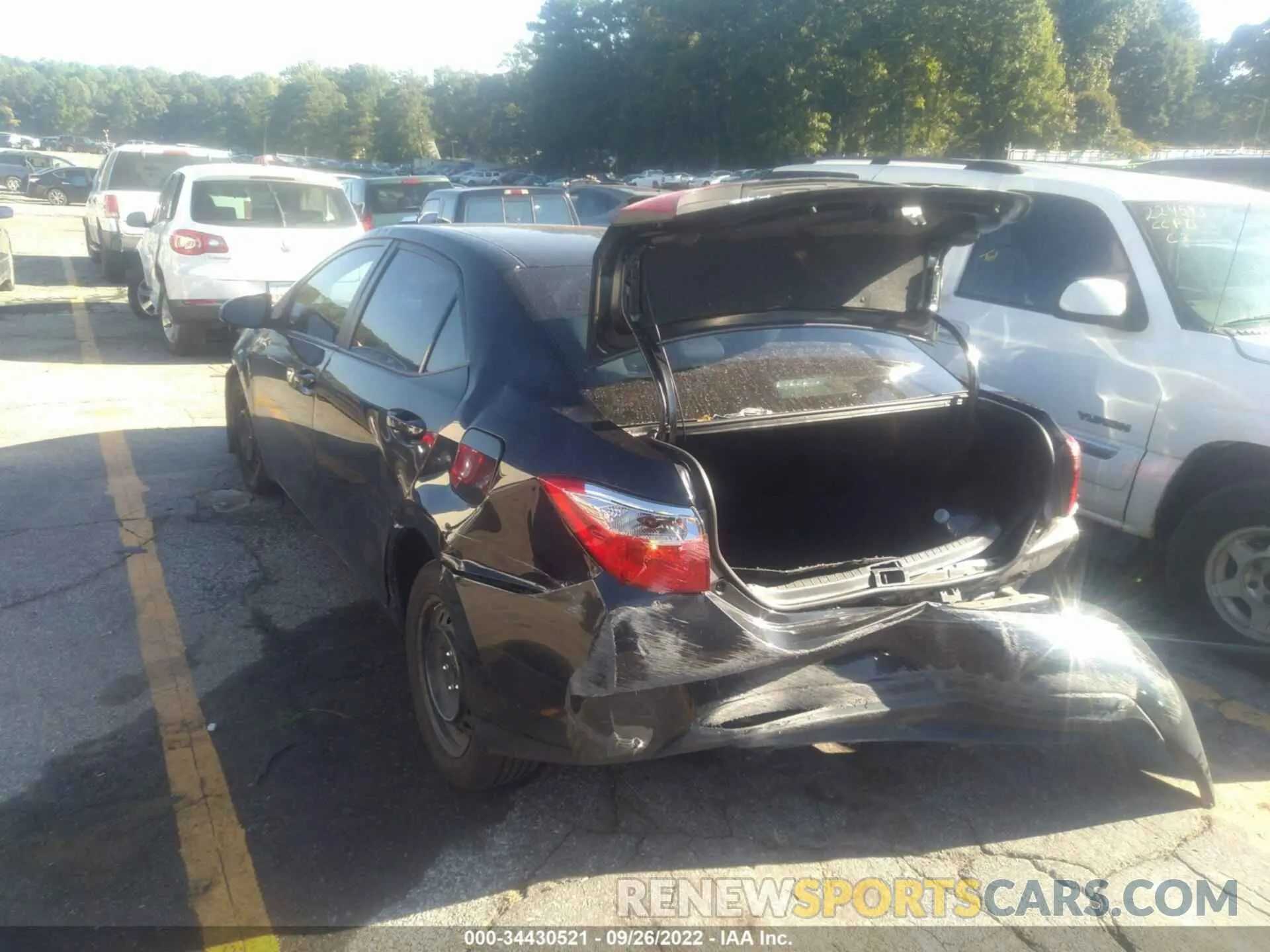 3 Photograph of a damaged car 2T1BURHE6KC206305 TOYOTA COROLLA 2019