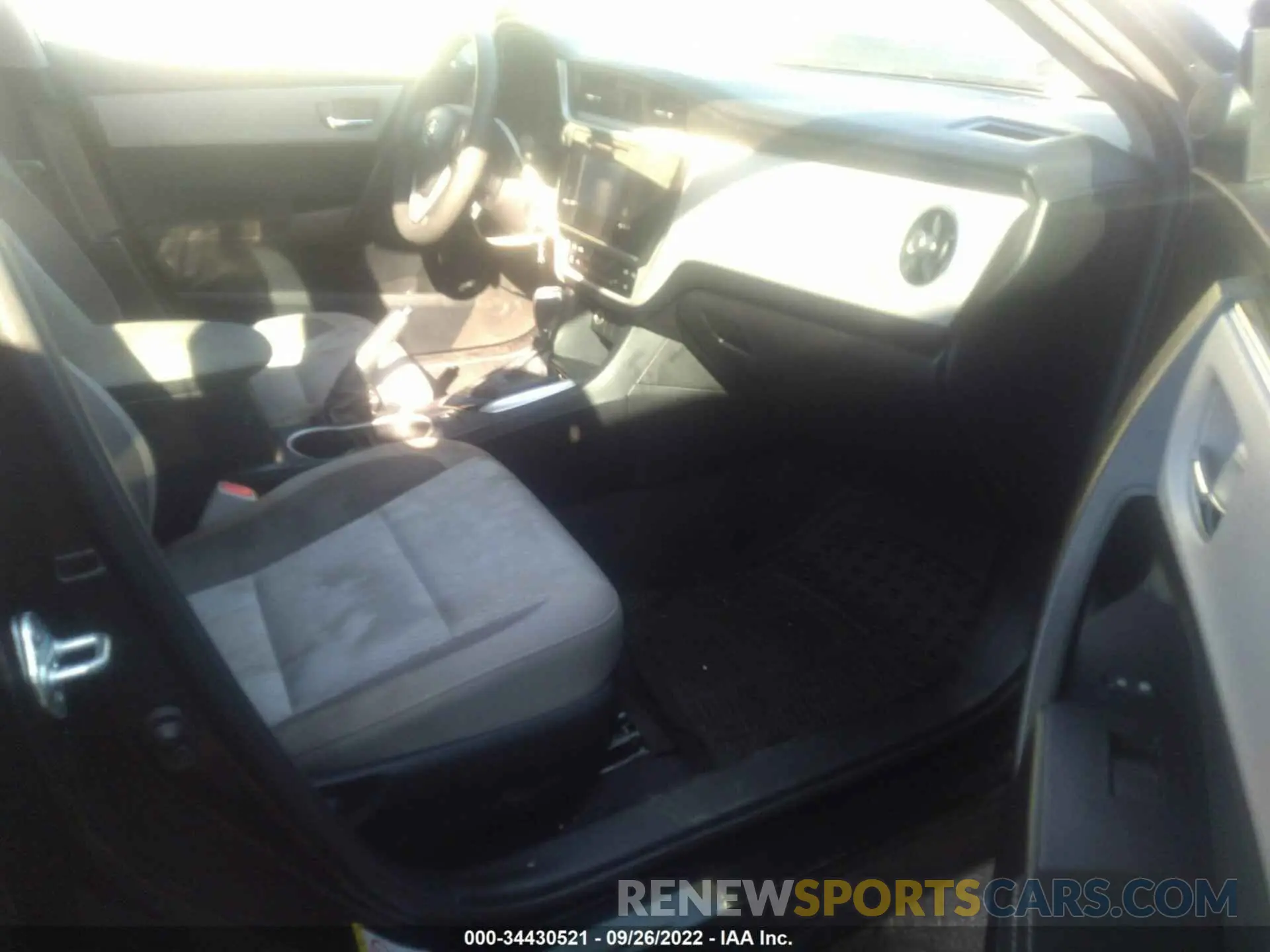 5 Photograph of a damaged car 2T1BURHE6KC206305 TOYOTA COROLLA 2019