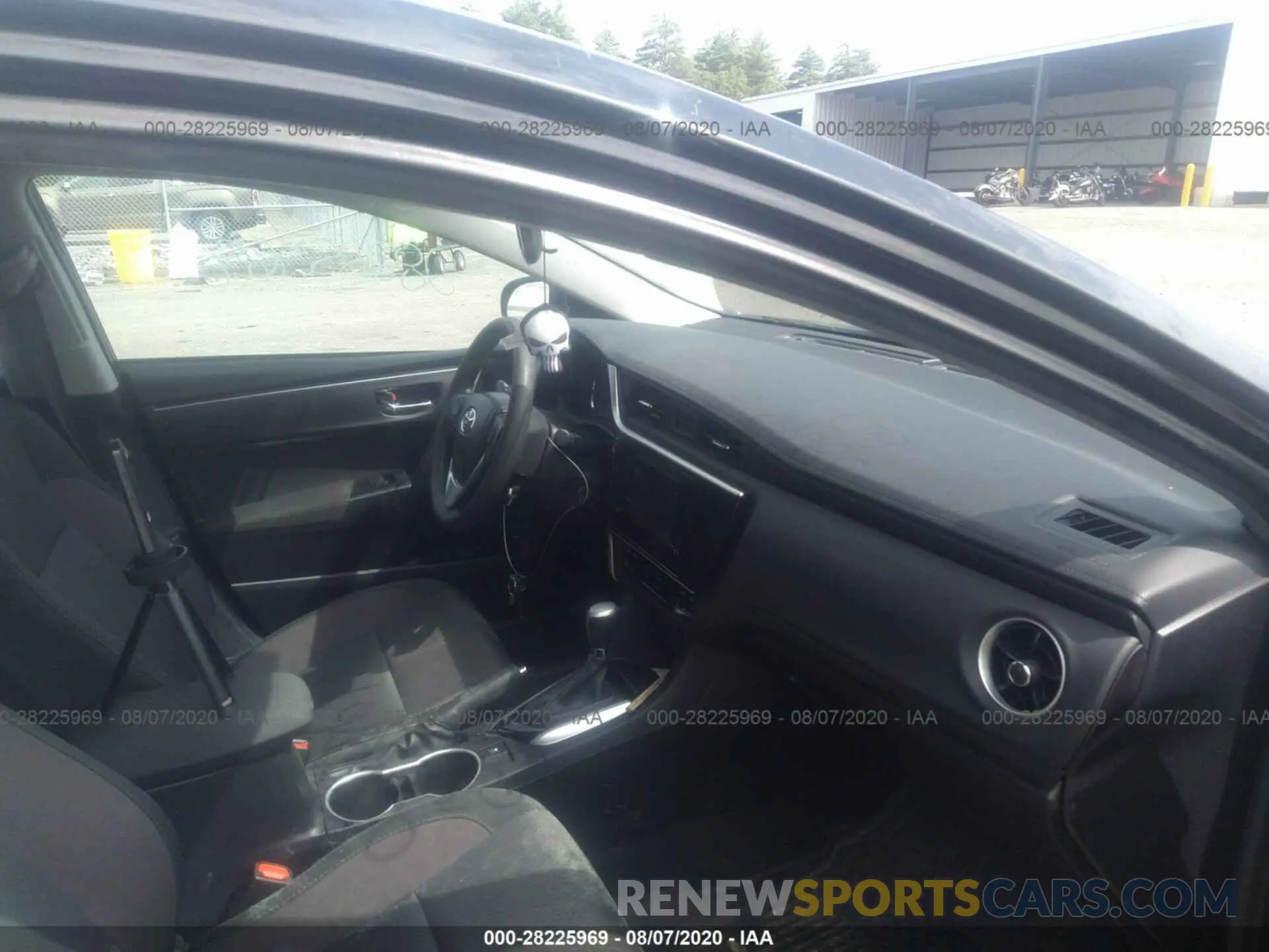 5 Photograph of a damaged car 2T1BURHE6KC221595 TOYOTA COROLLA 2019