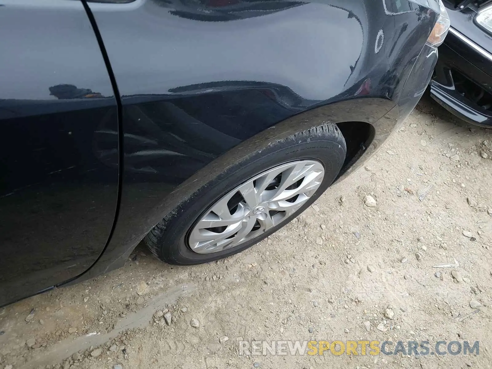 9 Photograph of a damaged car 2T1BURHE6KC223864 TOYOTA COROLLA 2019