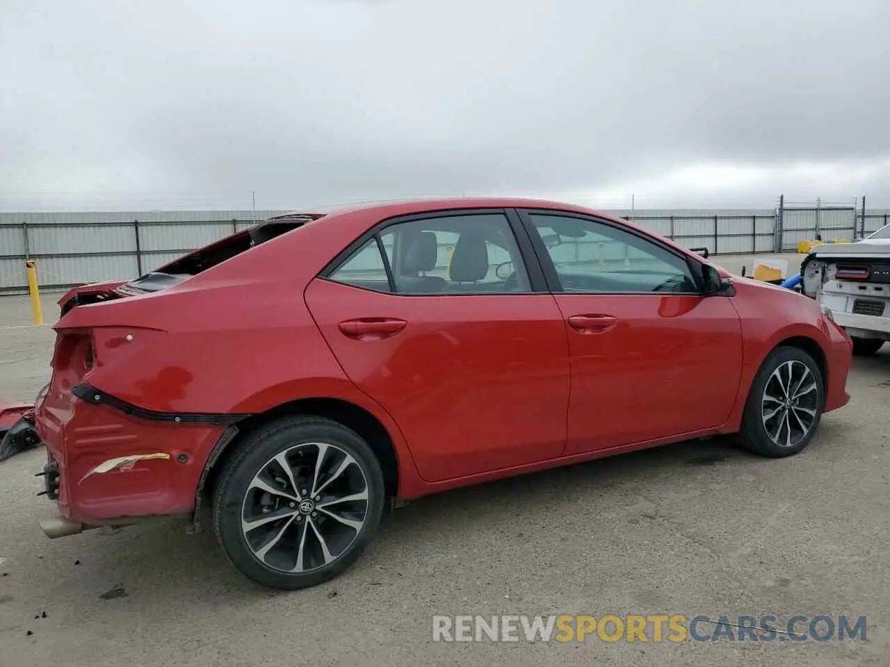 3 Photograph of a damaged car 2T1BURHE6KC226909 TOYOTA COROLLA 2019
