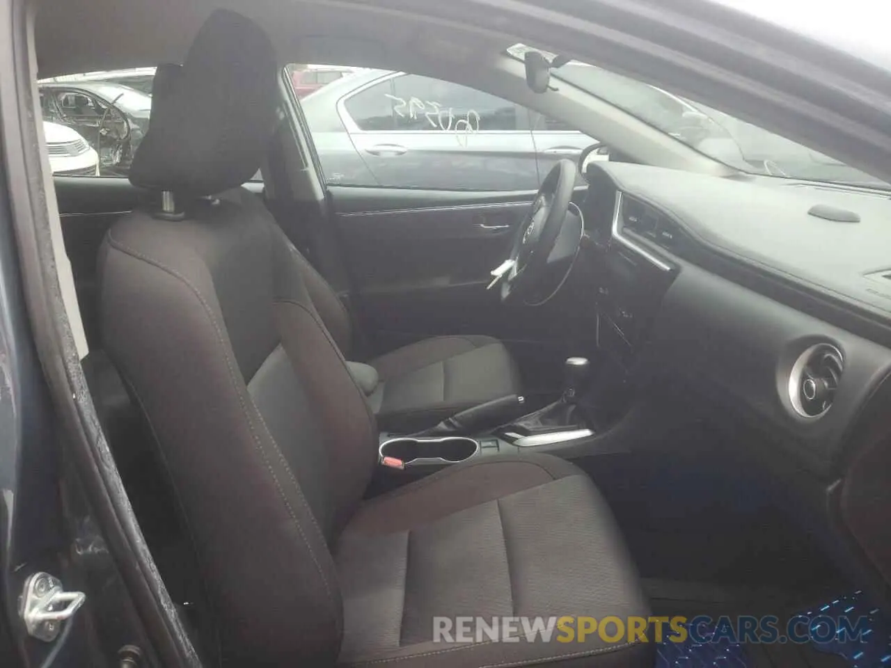 5 Photograph of a damaged car 2T1BURHE6KC243242 TOYOTA COROLLA 2019