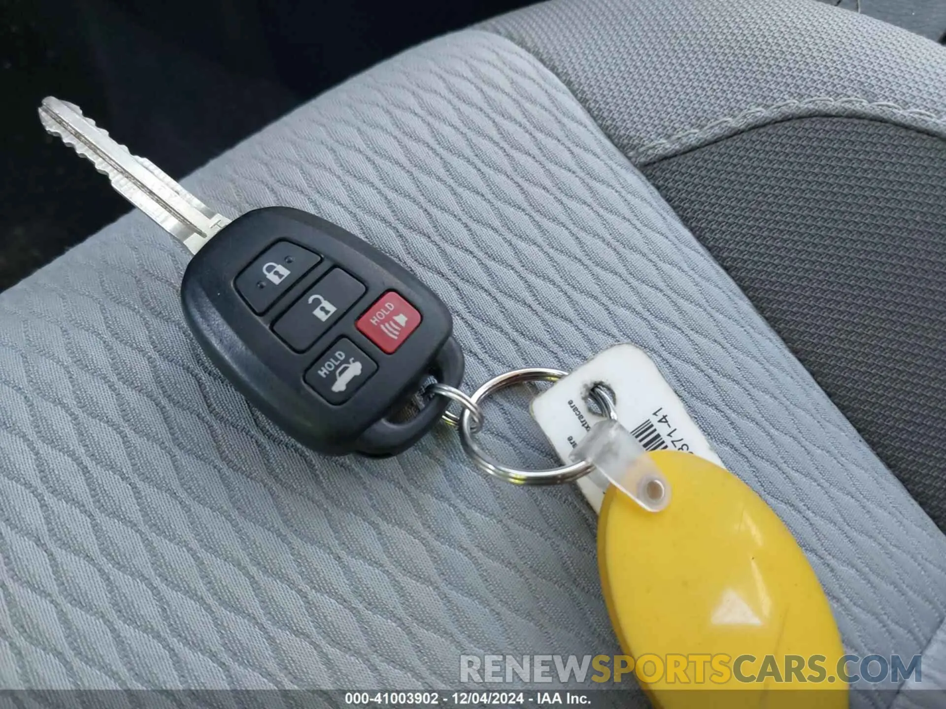 11 Photograph of a damaged car 2T1BURHE7KC141268 TOYOTA COROLLA 2019