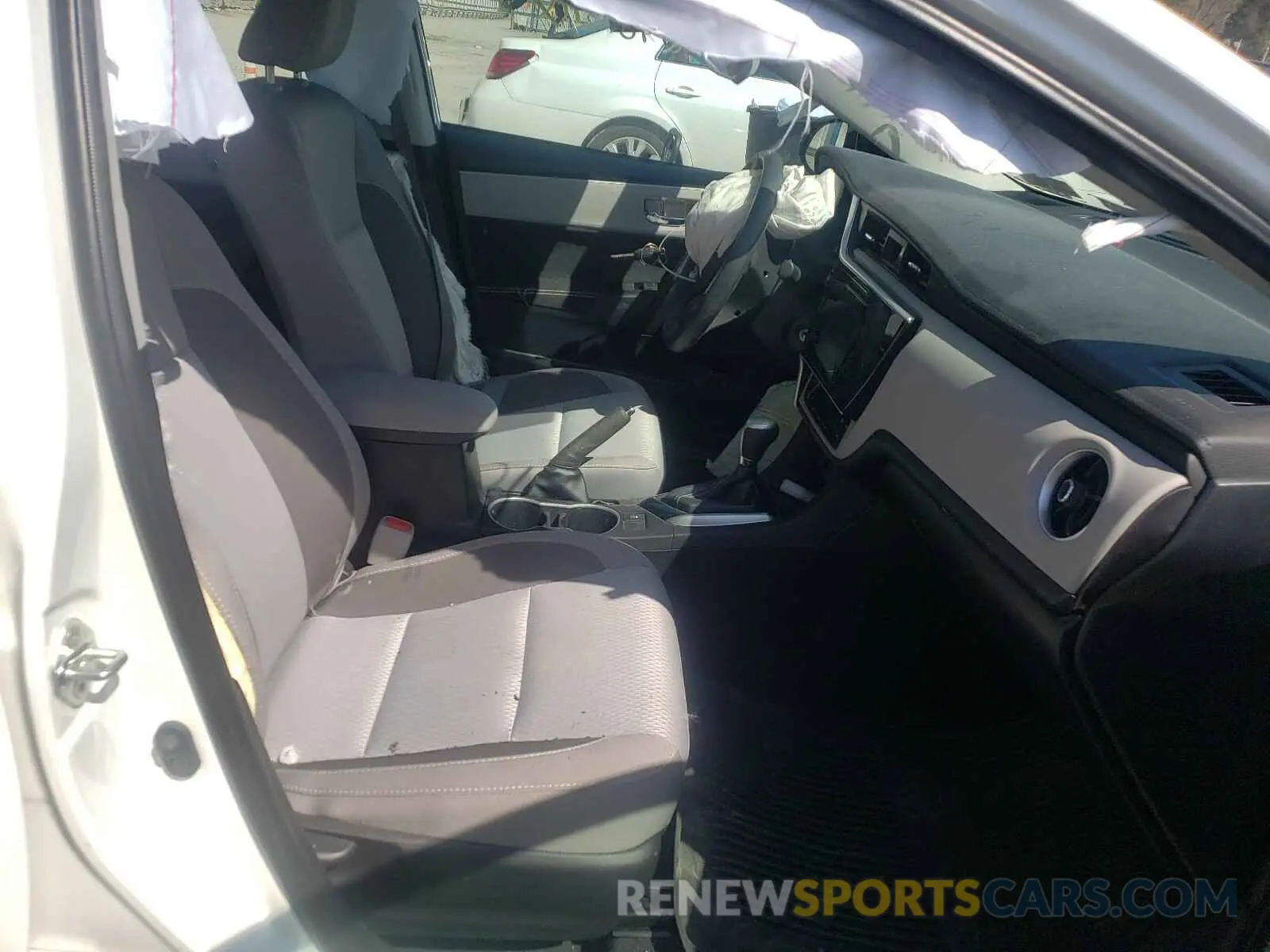 5 Photograph of a damaged car 2T1BURHE7KC160323 TOYOTA COROLLA 2019