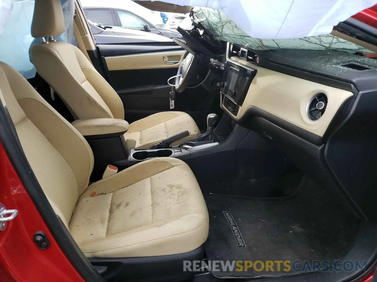 5 Photograph of a damaged car 2T1BURHE7KC177669 TOYOTA COROLLA 2019