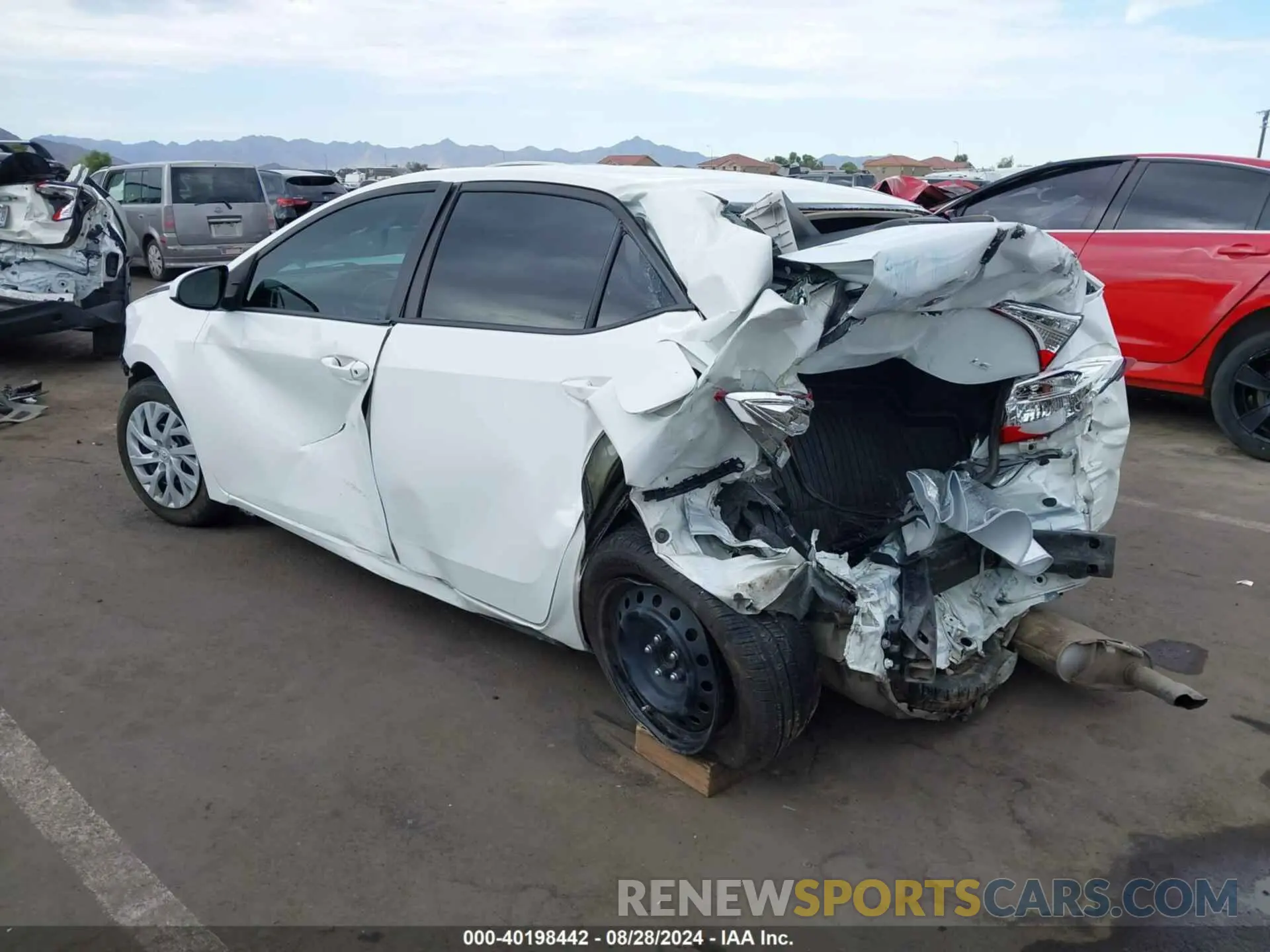 3 Фотография поврежденного автомобиля 2T1BURHE7KC180085 TOYOTA COROLLA 2019