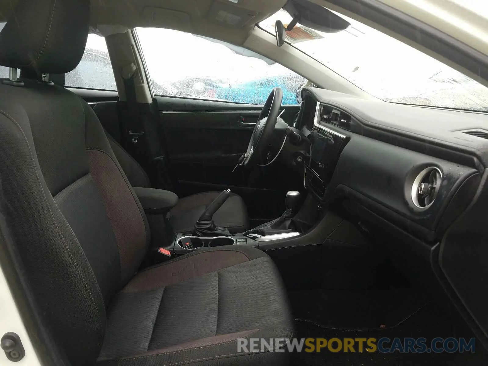 5 Photograph of a damaged car 2T1BURHE7KC182287 TOYOTA COROLLA 2019