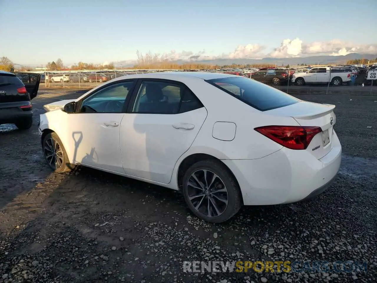 2 Фотография поврежденного автомобиля 2T1BURHE7KC198845 TOYOTA COROLLA 2019