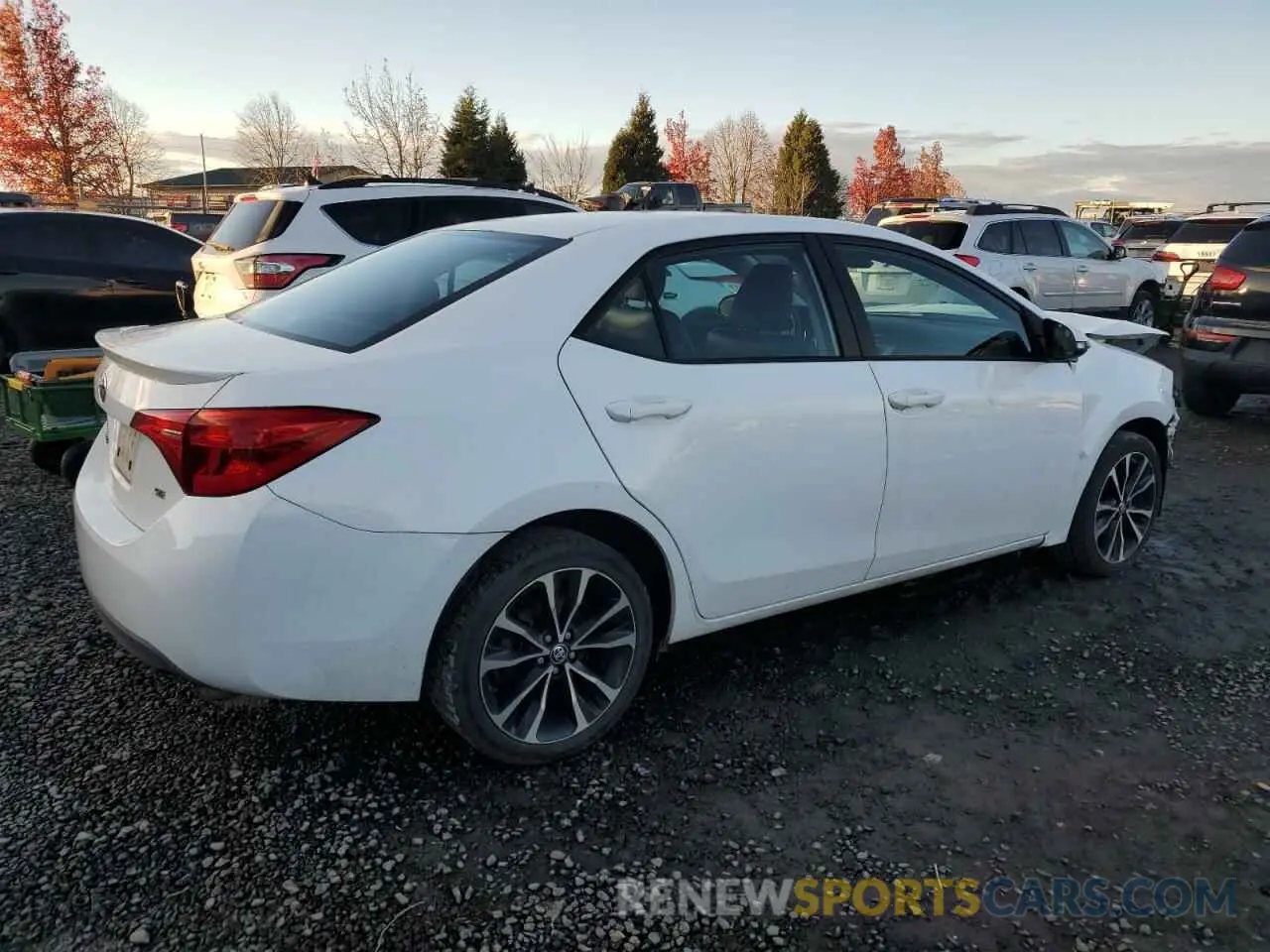 3 Фотография поврежденного автомобиля 2T1BURHE7KC198845 TOYOTA COROLLA 2019