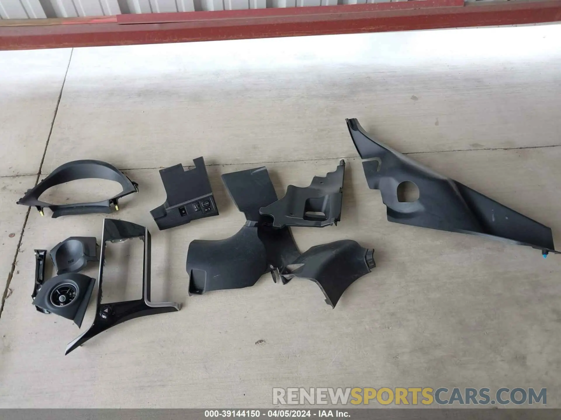 12 Photograph of a damaged car 2T1BURHE7KC211836 TOYOTA COROLLA 2019