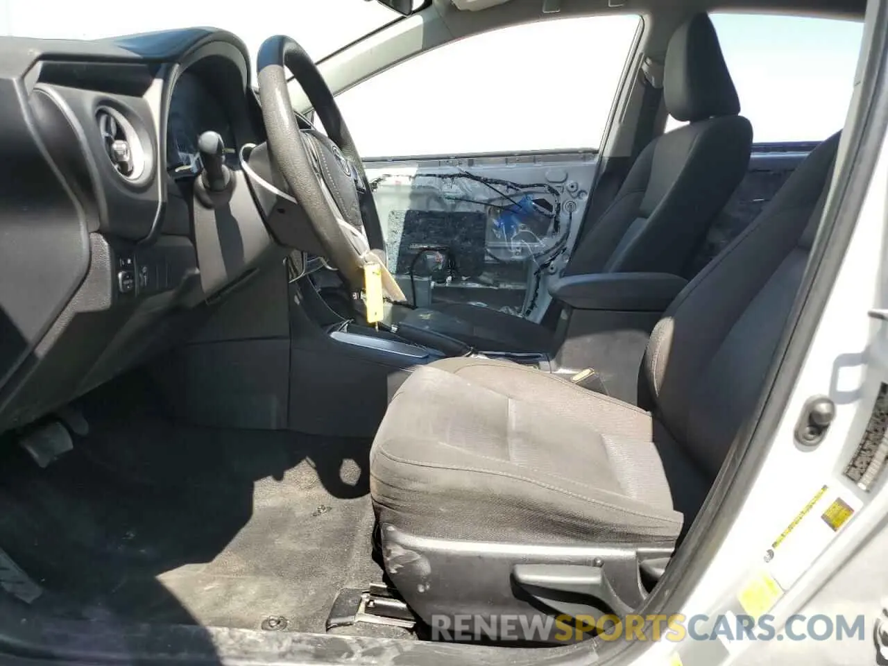 7 Photograph of a damaged car 2T1BURHE7KC242701 TOYOTA COROLLA 2019