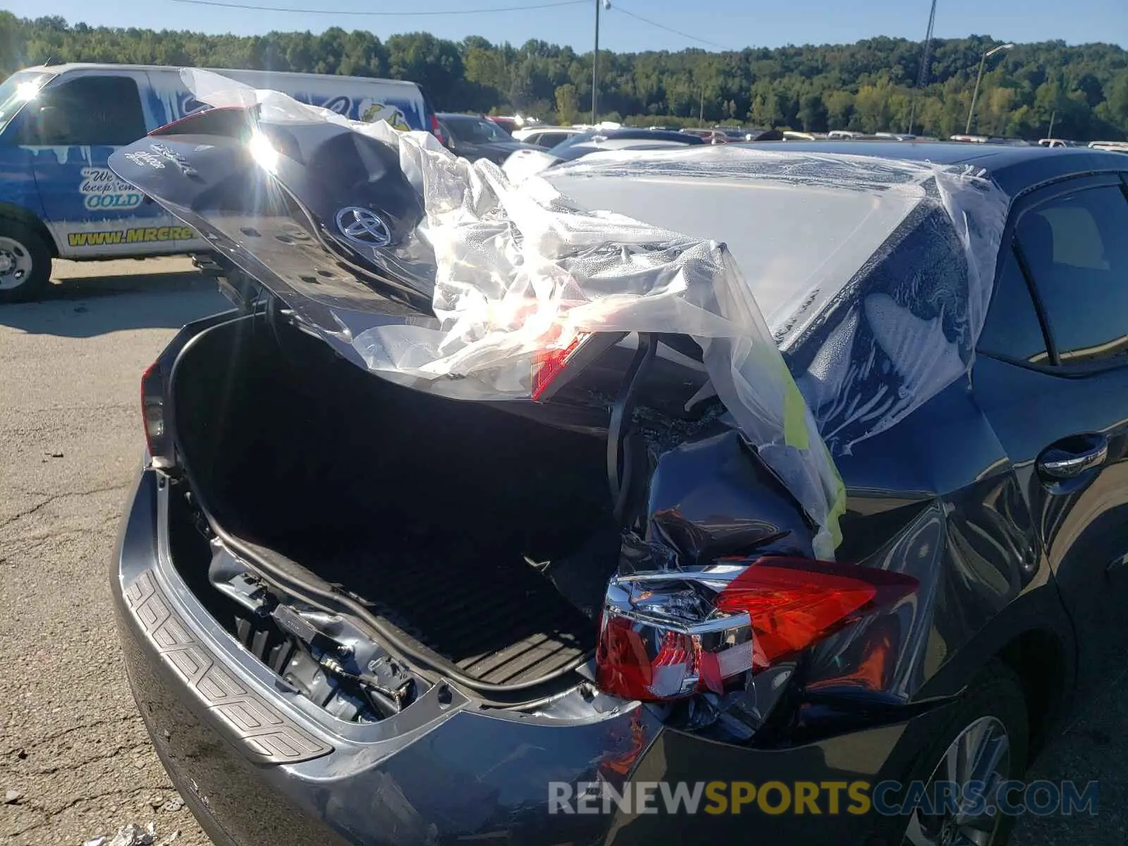 9 Photograph of a damaged car 2T1BURHE8KC130831 TOYOTA COROLLA 2019