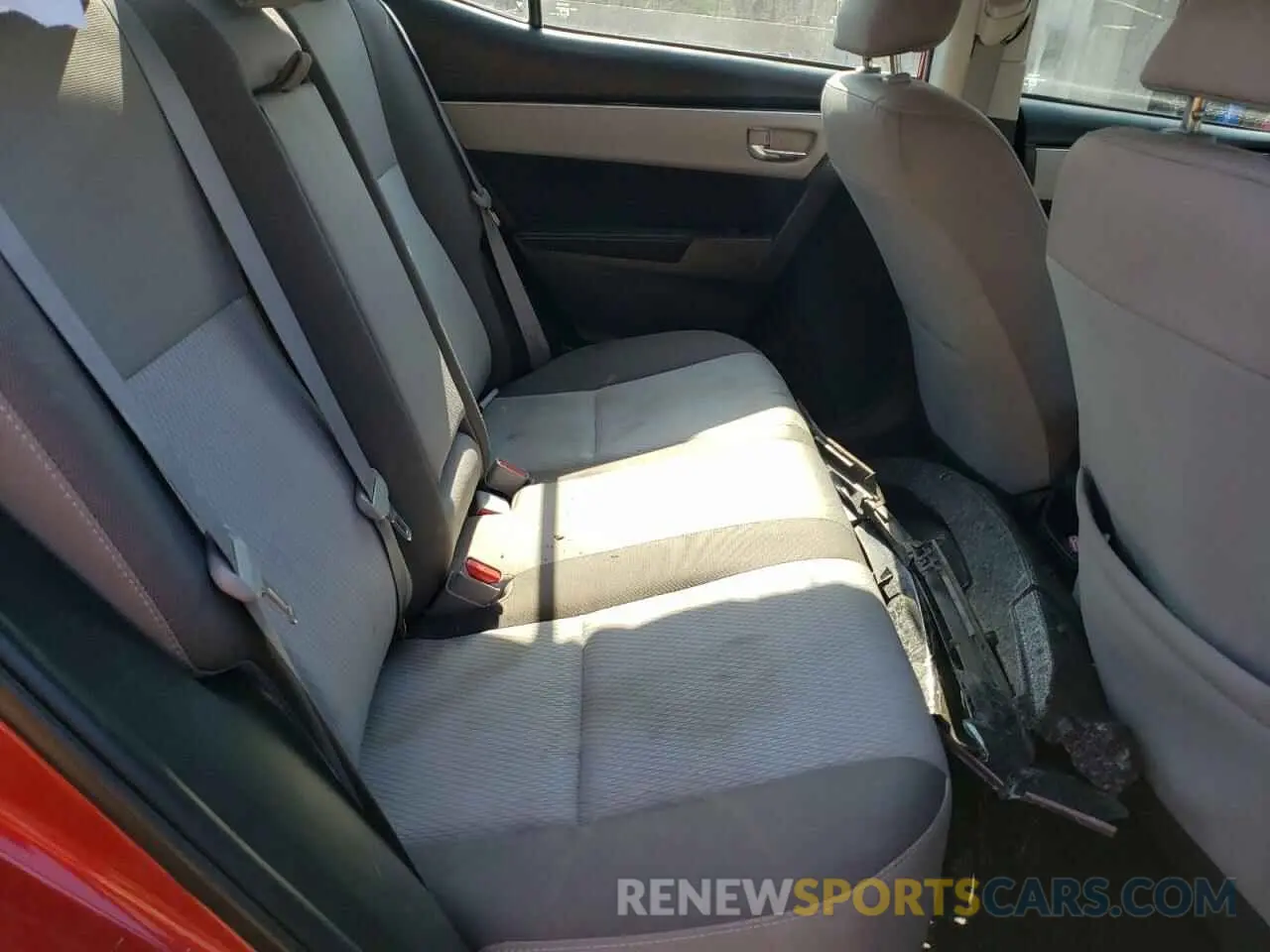 10 Photograph of a damaged car 2T1BURHE8KC132028 TOYOTA COROLLA 2019