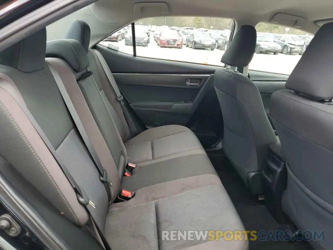 10 Photograph of a damaged car 2T1BURHE8KC145085 TOYOTA COROLLA 2019