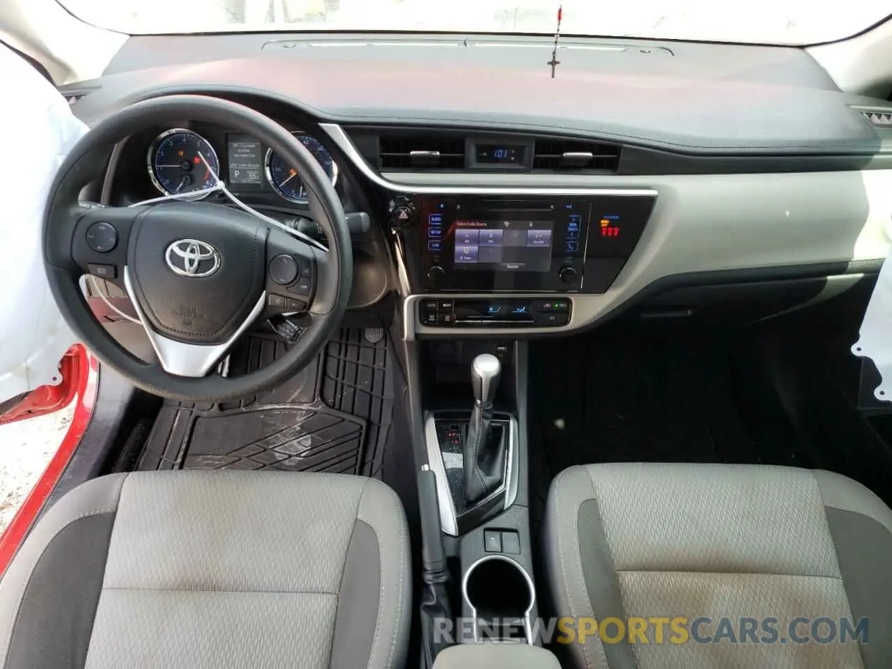 8 Photograph of a damaged car 2T1BURHE8KC193217 TOYOTA COROLLA 2019