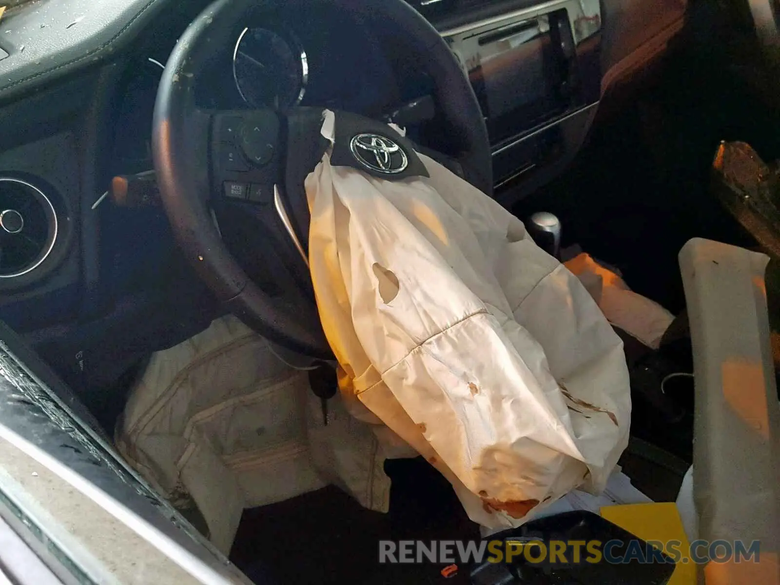 9 Photograph of a damaged car 2T1BURHE8KC198207 TOYOTA COROLLA 2019