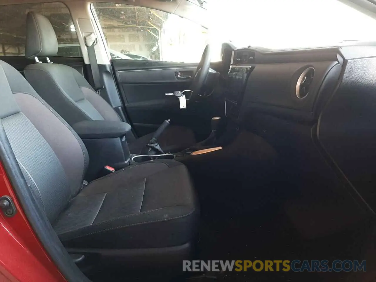 5 Photograph of a damaged car 2T1BURHE8KC204409 TOYOTA COROLLA 2019