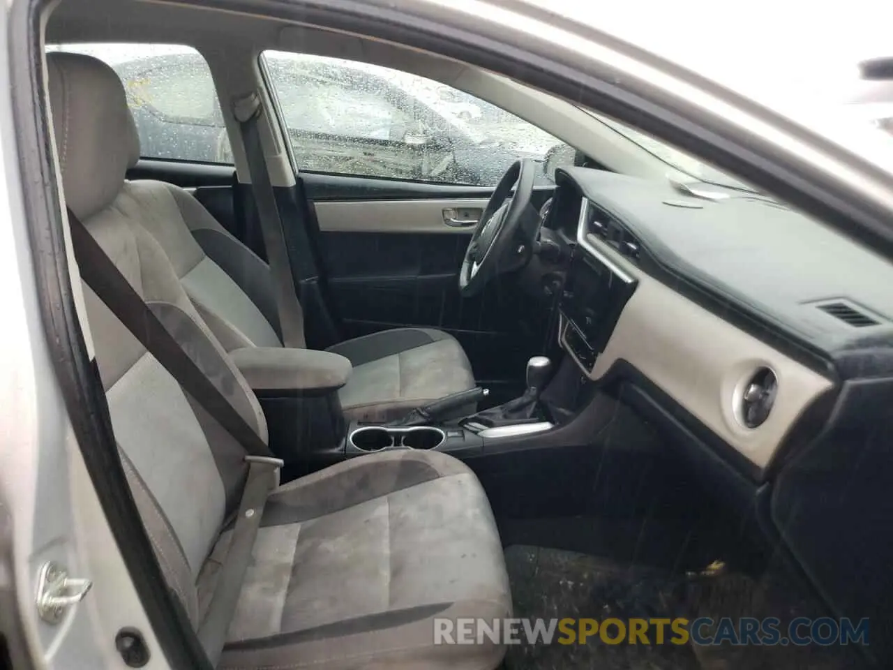 5 Photograph of a damaged car 2T1BURHE8KC210856 TOYOTA COROLLA 2019