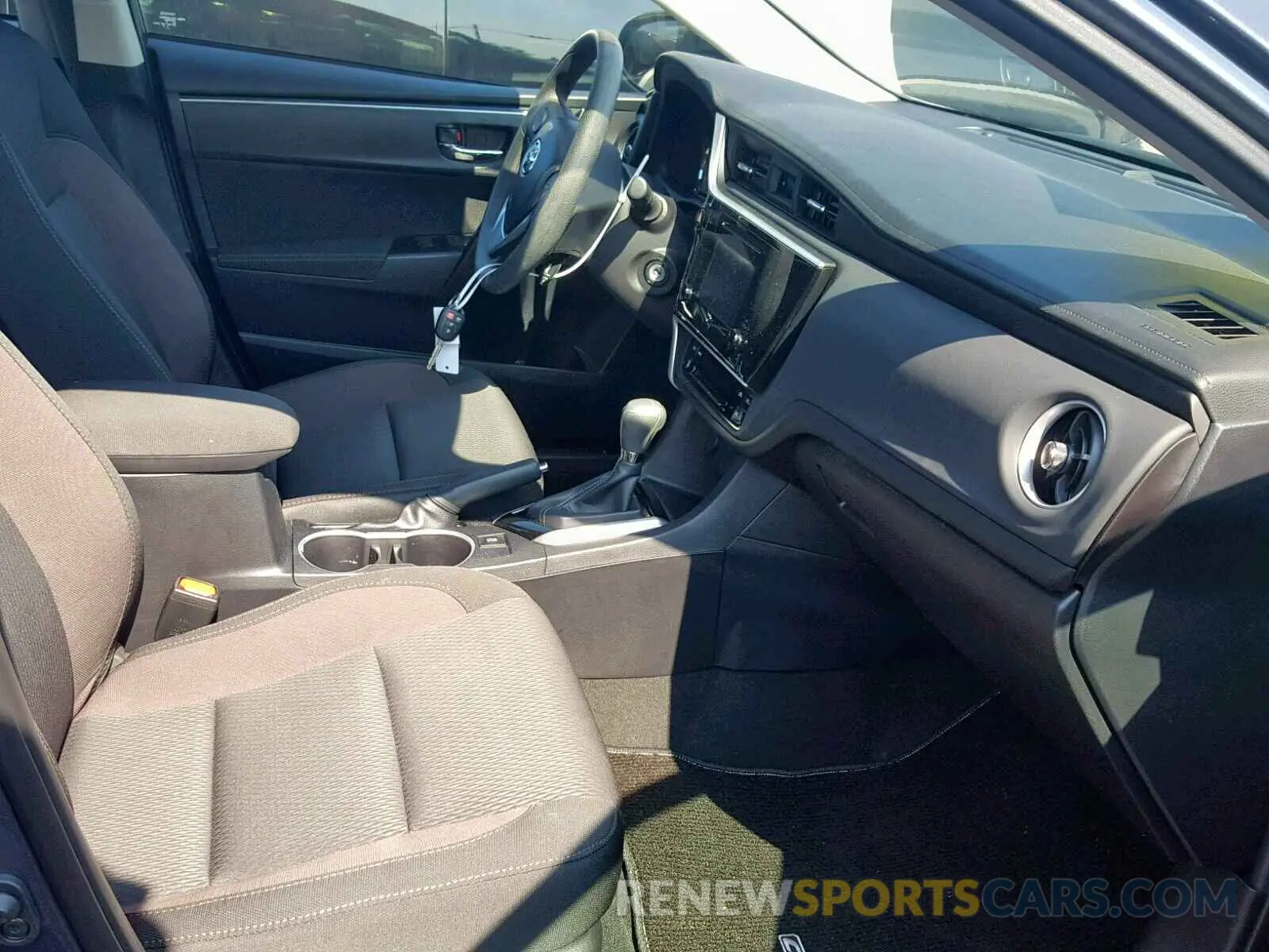 5 Photograph of a damaged car 2T1BURHE8KC226698 TOYOTA COROLLA 2019