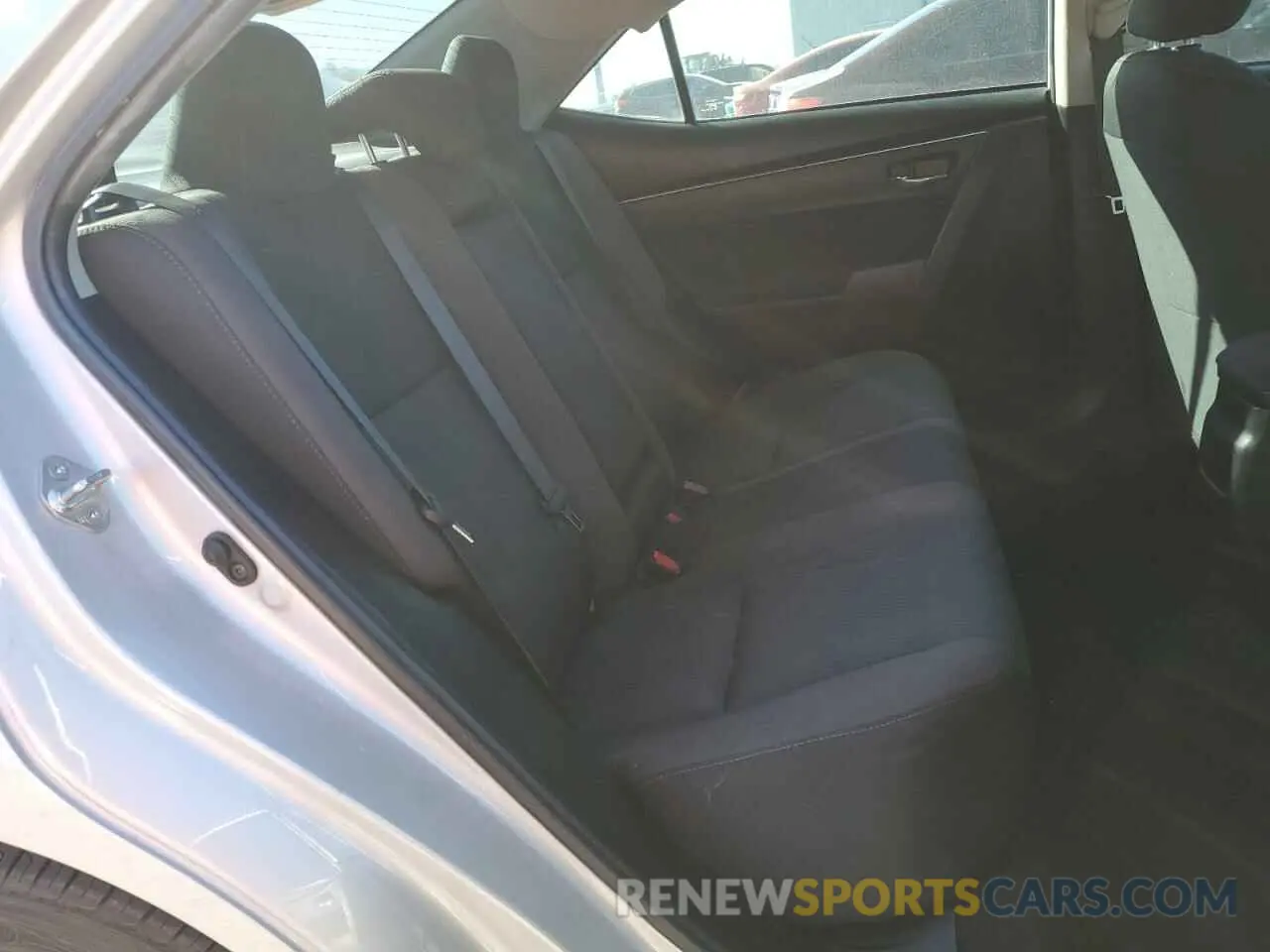 10 Photograph of a damaged car 2T1BURHE8KC243520 TOYOTA COROLLA 2019
