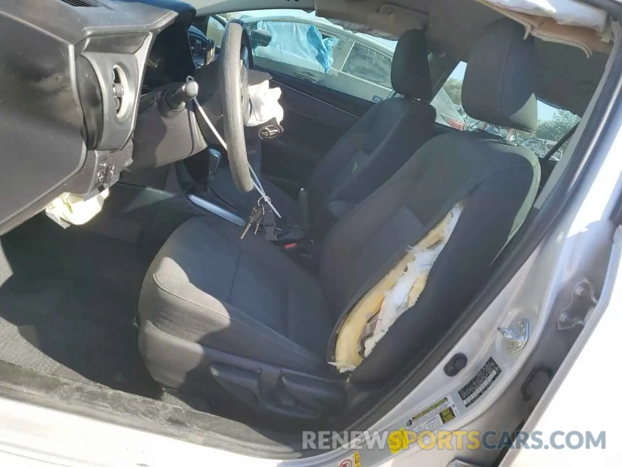 7 Photograph of a damaged car 2T1BURHE8KC243520 TOYOTA COROLLA 2019
