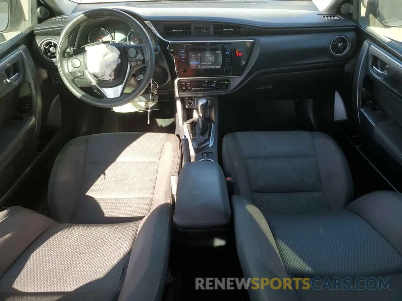 8 Photograph of a damaged car 2T1BURHE8KC243520 TOYOTA COROLLA 2019