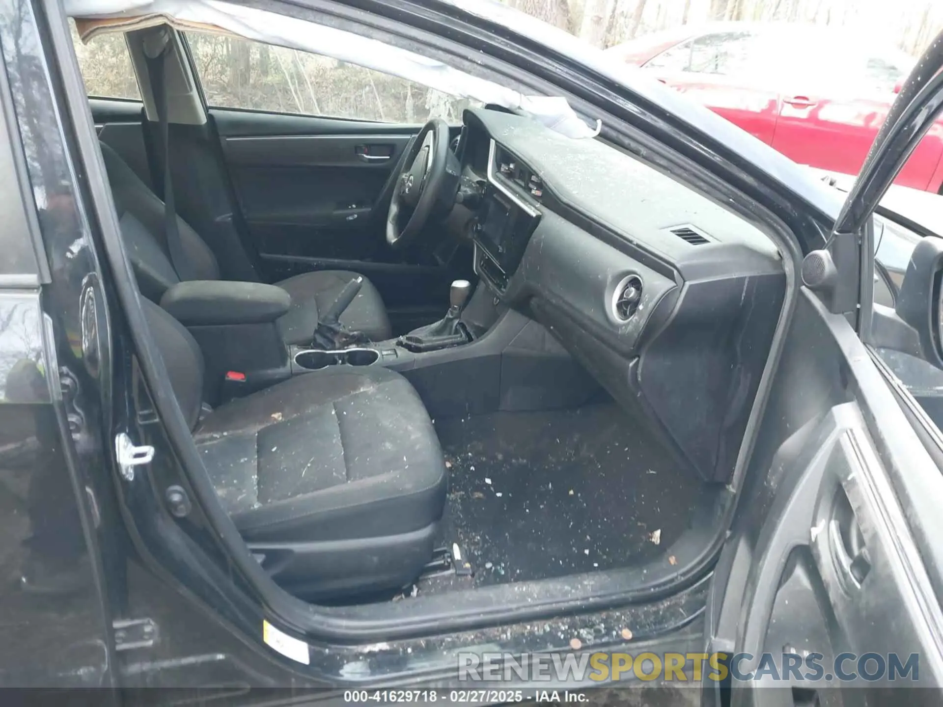 5 Photograph of a damaged car 2T1BURHE9KC136783 TOYOTA COROLLA 2019