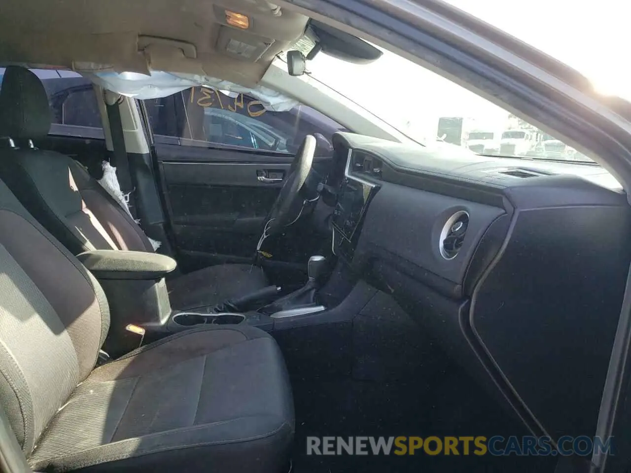 5 Photograph of a damaged car 2T1BURHE9KC145872 TOYOTA COROLLA 2019